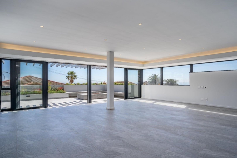 4 Bedroom Property for Sale in Fresnaye Western Cape